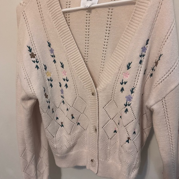 Willow & Wind Floral Embroidered Cardigan - Picture 2 of 5